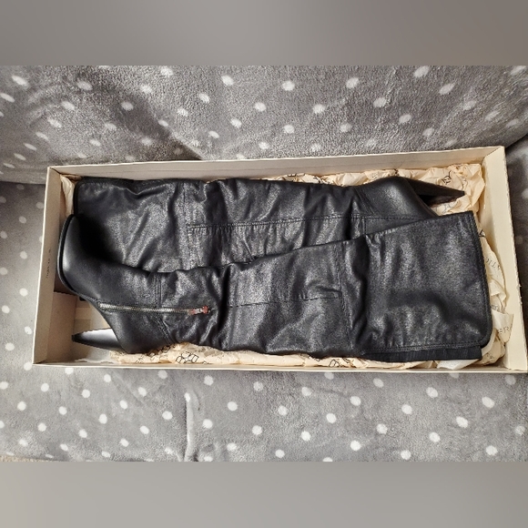 BCBG Knee high leather high heeled boots - Picture 11 of 13